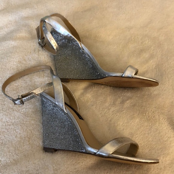 Gorgeous silver Steve Madden heels - Picture 2 of 4